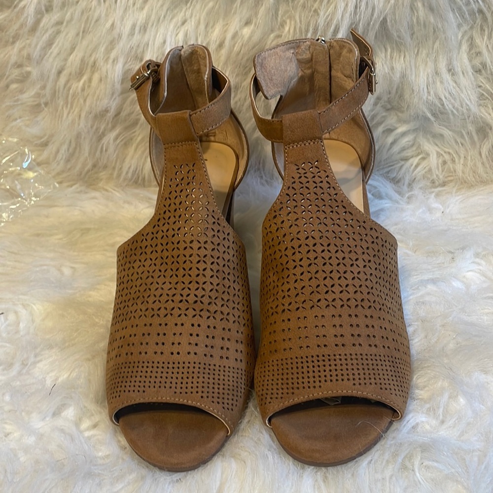 Unisa Peep Toes booties